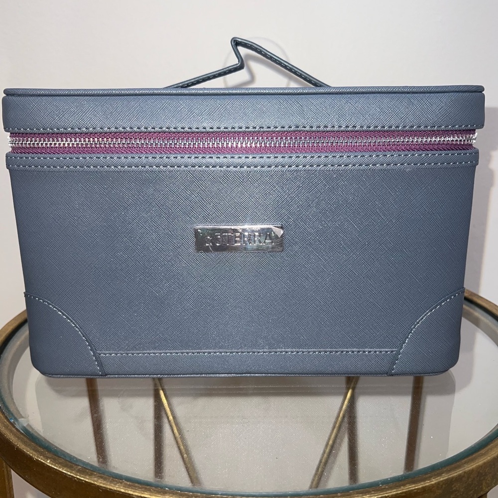 Gray DoTerra oil train case